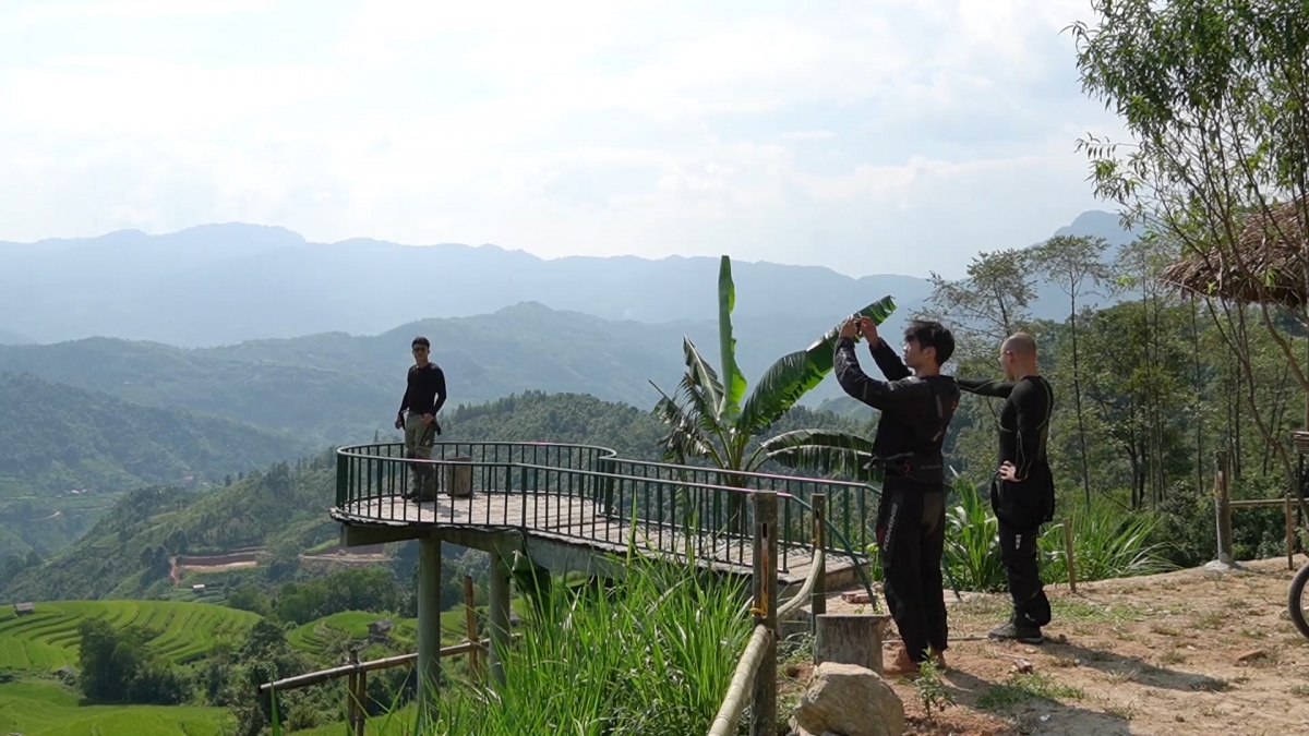 Chiêm ngưỡng vẻ đẹp ruộng bậc thang mùa lúa xanh