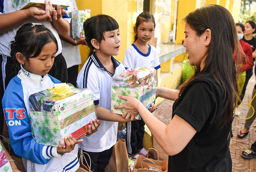 2.000 trẻ em có hoàn cảnh khó khăn được tiếp tục đến trường nhờ tổ chức Saigon Children’s Charity