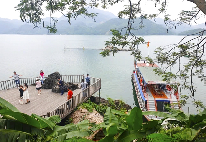 Các khu nghỉ dưỡng sinh thái trên khu du lịch hồ Hòa Bình - Điểm đến cho những du khách yêu thích thiên nhiên