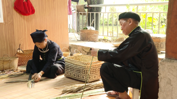 Giữ gìn, phát huy nghề đan lát với phát triển du lịch – Discover Hà Giang