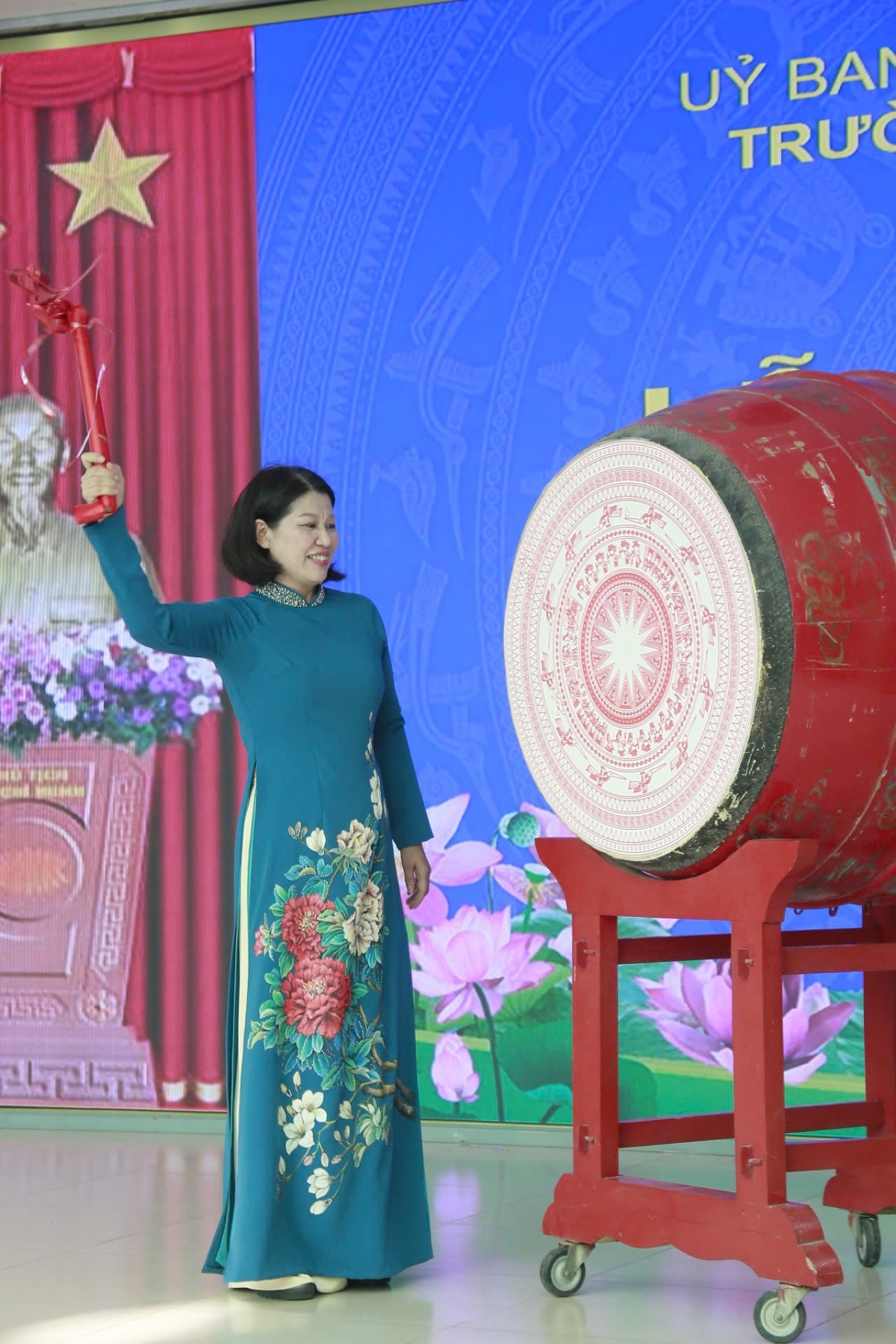 Trường THCS Dịch Vọng Hậu lấy sự tiến bộ của học sinh làm thước đó giá trị và niềm hạnh phúc của thầy cô Trường THCS Dịch Vọng Hậu lấy sự tiến bộ của học sinh làm thước đó giá trị và niềm hạnh phúc của thầy cô