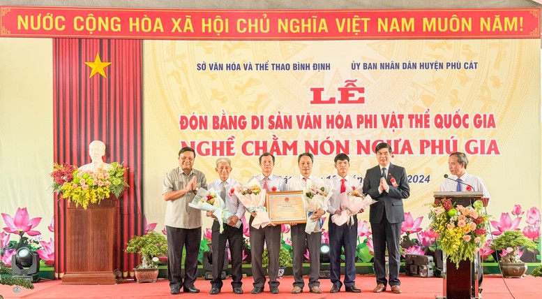 Nghề chằm nón ngựa Phú Gia là di sản văn hóa phi vật thể quốc gia