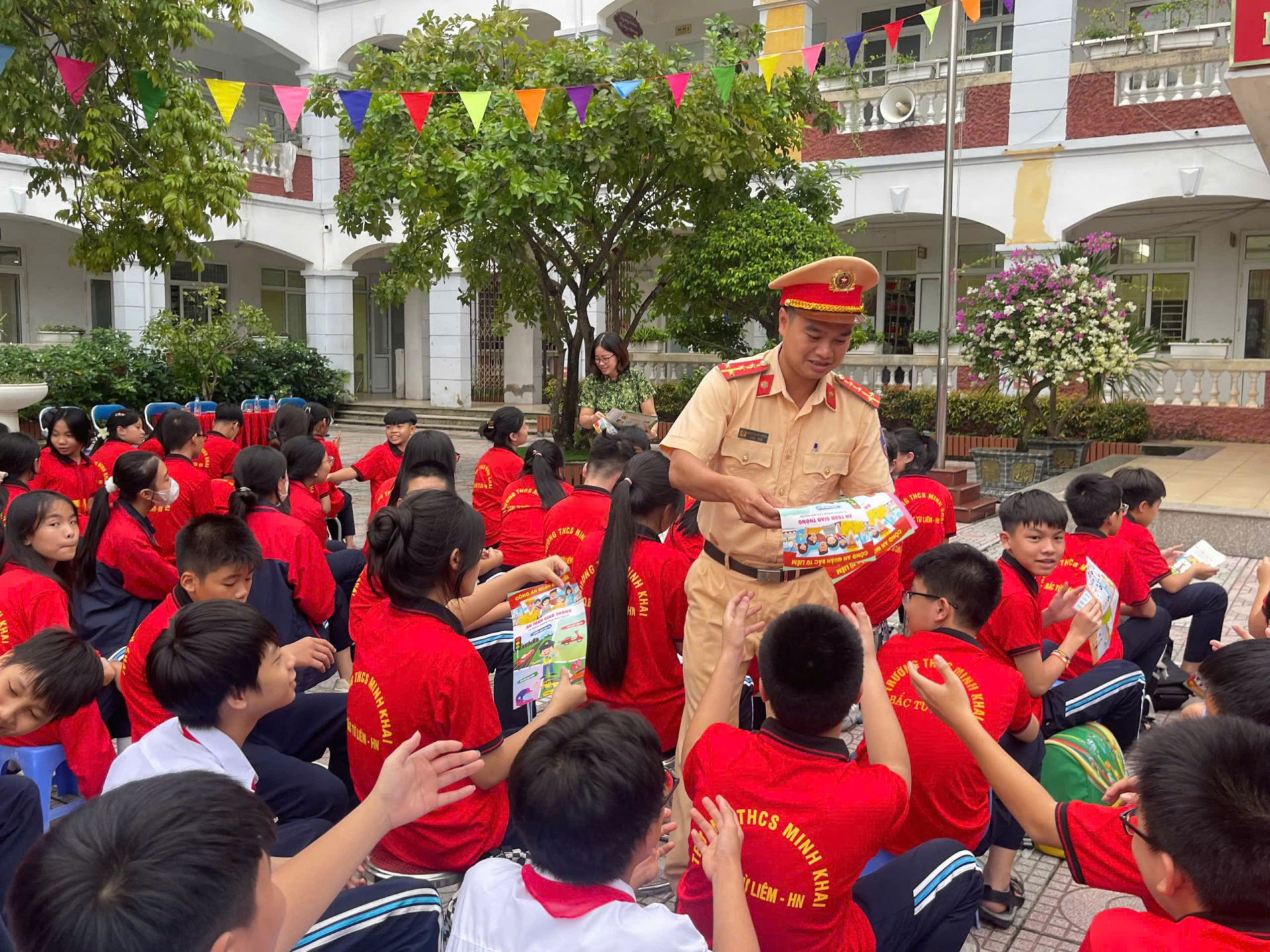 Công an quận Bắc Từ Liêm: Tuyên truyền về an toàn giao thông cho gần 15.000 học sinh và giáo viên trên địa bàn