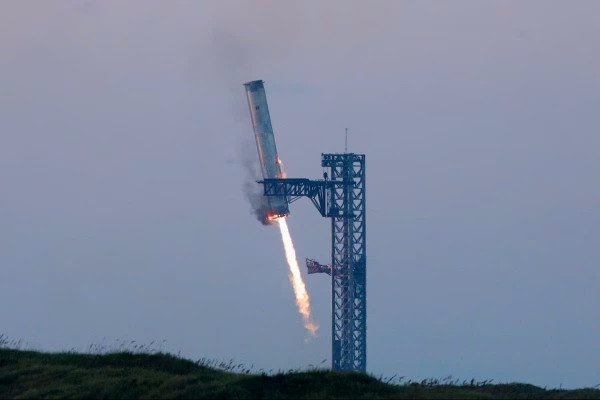 SpaceX "bắt" thành công tên lửa đẩy khổng lồ Starship trong lần thử nghiệm thứ năm