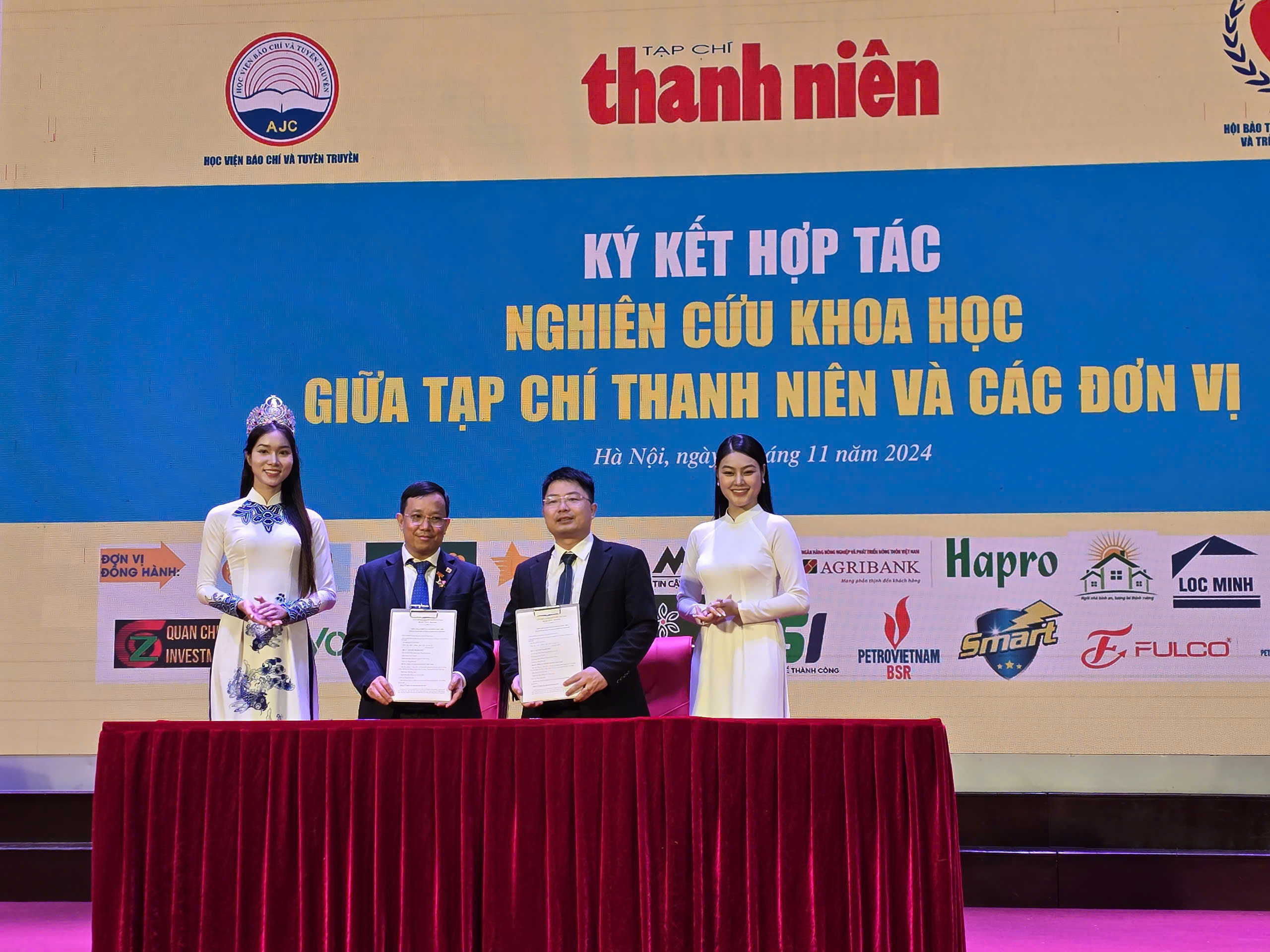 Tạp chí Thanh Niên trao giải cuộc thi viết Vượt lên số phận lần VII