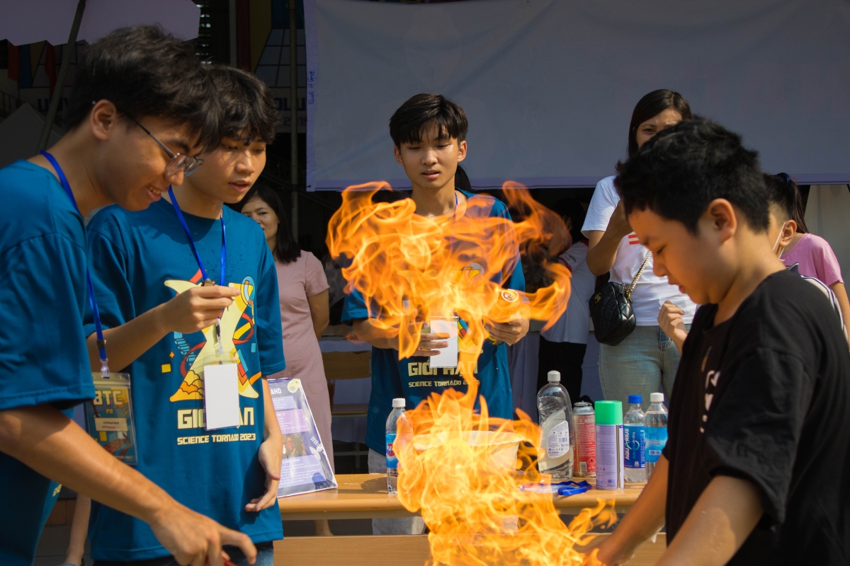 Triển lãm Science Tornado: Truyền lửa đam mê khoa học cho học sinh