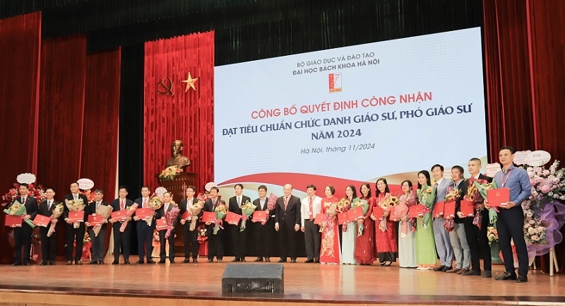 Trường Đại học Bách Khoa Hà Nội trao quyết định công nhận chức danh cho 23 Giáo sư, Phó Giáo sư