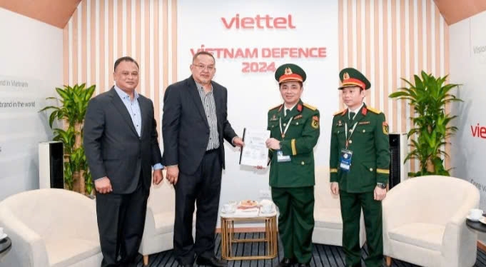 Viettel nhận chứng nhận sản phẩm thông tin quân sự sẵn sàng kinh doanh tại Malaysia