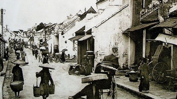 Thăng trầm cùng lịch sử