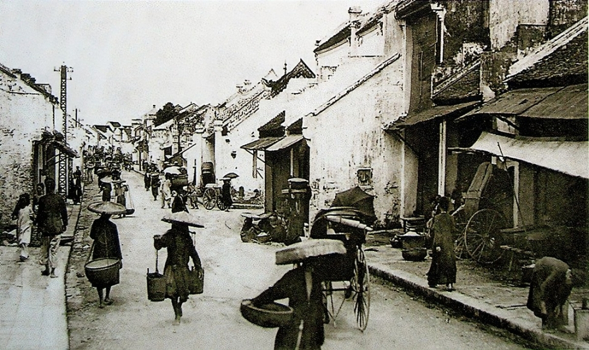 Thăng trầm cùng lịch sử