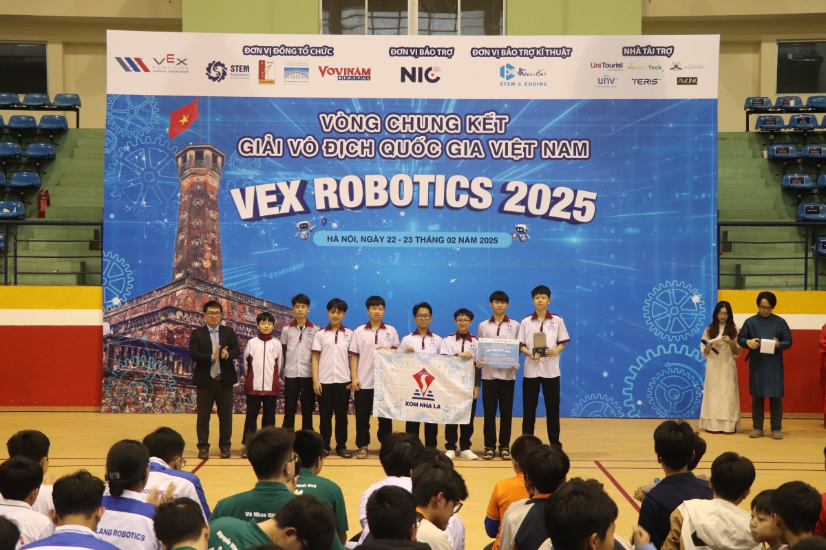 Ban tổ chức VEX Robotics 2025 đã chọn được 9 đội tham gia giải quốc tế