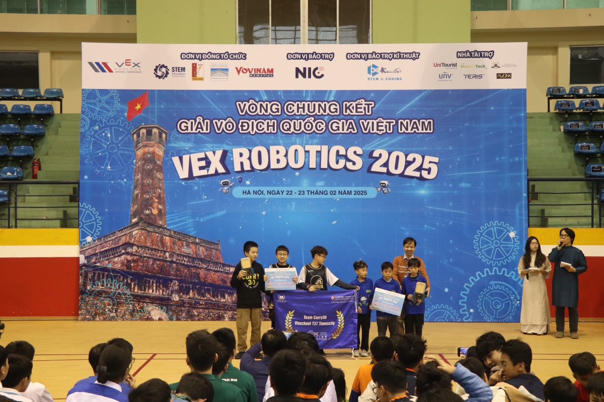 Ban tổ chức VEX Robotics 2025 đã chọn được 9 đội tham gia giải quốc tế