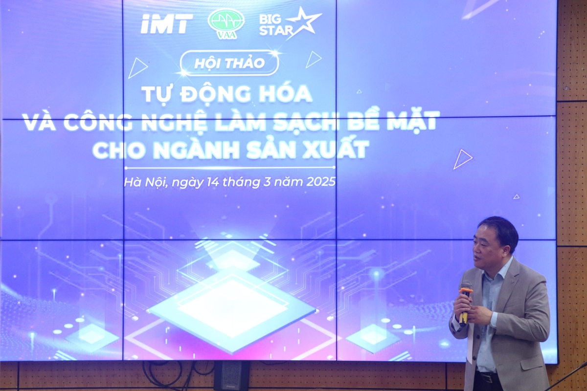 Ông Andrew Jae - Won, Lee - Giám đốc Kinh doanh Công ty IMT chia sẻ tại hội thảo. Ảnh: Hoàng Tùng