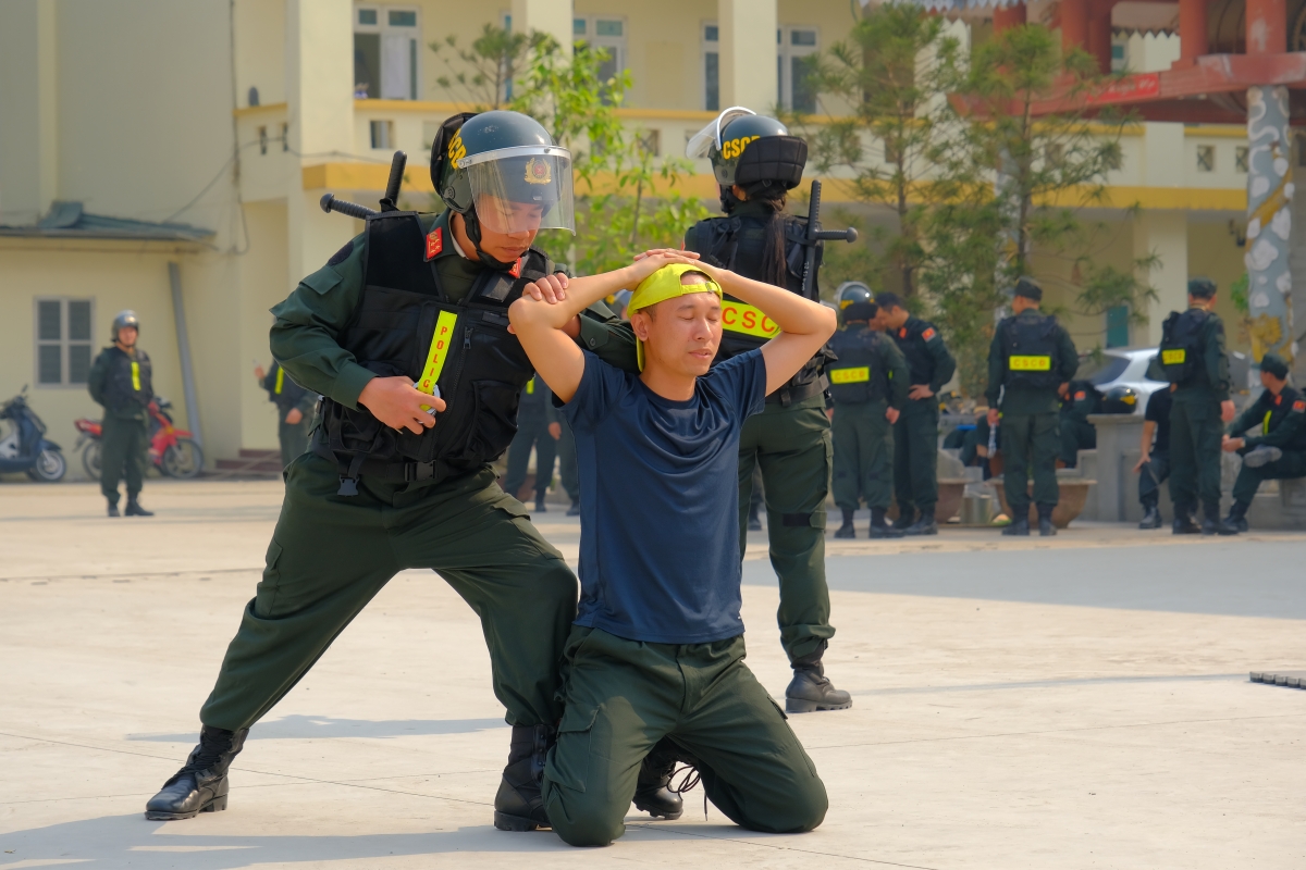 Cảnh sát Gìn giữ Hòa bình diễn tập tấn công tội phạm