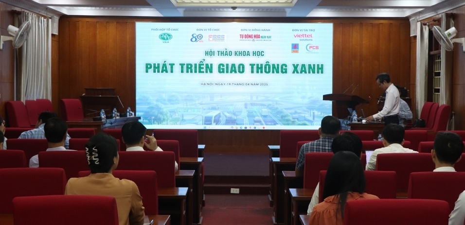 Khai mạc báo cáo khoa học trong khuôn khổ Hội thảo Khoa học Phát triển giao thông xanh