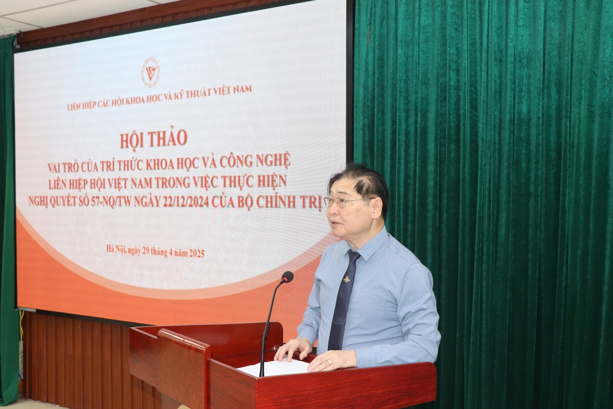 TSKH. Phan Xuân Dũng phát biểu khai mạc hội thảo. Ảnh: Hoàng Tùng