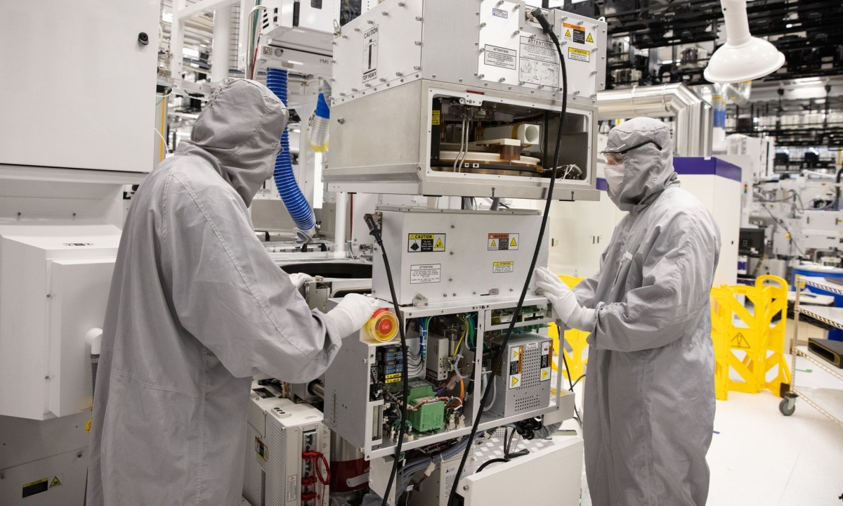 Xây dựng nhà máy sản xuất silicon đa tinh thể dùng cho chất bán dẫn tại Việt Nam