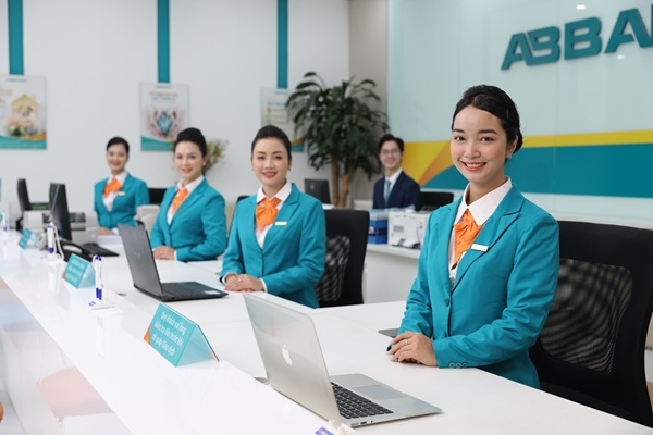 Tin tức ngân hàng nổi bật tuần qua: Techcombank đặt mục tiêu lợi nhuận 31.500 tỷ đồng, chia cổ tức tiền mặt 1.000 đồng/cổ phiếu