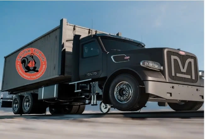 Xe tải tự hành đầu tiên trên thế giới chạy trên đường ray sắp ra mắt tại California