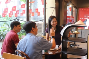 Người dân ngày càng được trải nghiệm nhiều hơn với Robot dịch vụ