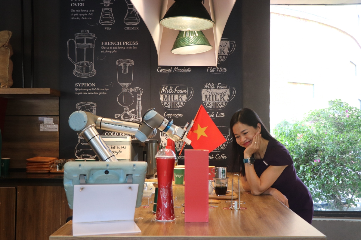 Đưa Robot dịch vụ vào xã hội 4.0 trong thời đại kỷ nguyên vươn mình