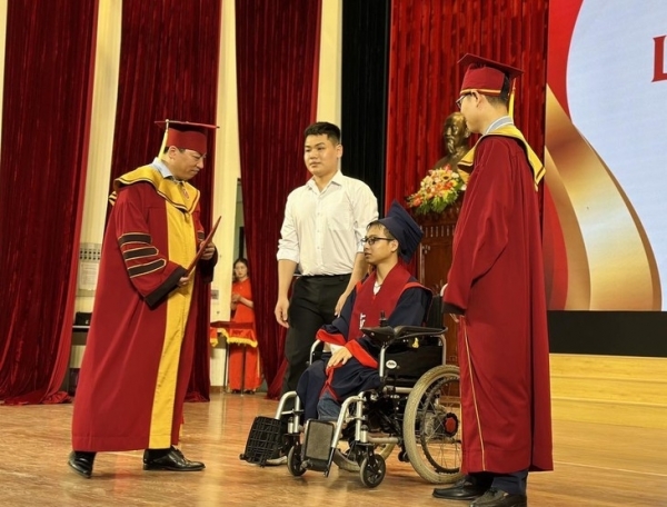 Những tấm gương của lòng nhân hậu và nghị lực phi thường