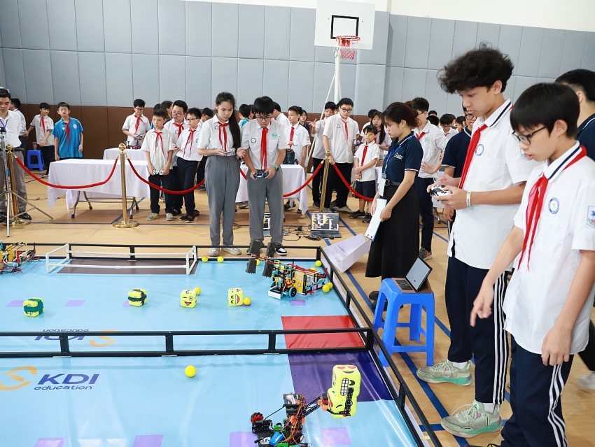 Sôi nổi Cuộc thi Robotics quận Ba Đình (Hà Nội) với chủ đề “Bảo vệ môi trường biển”