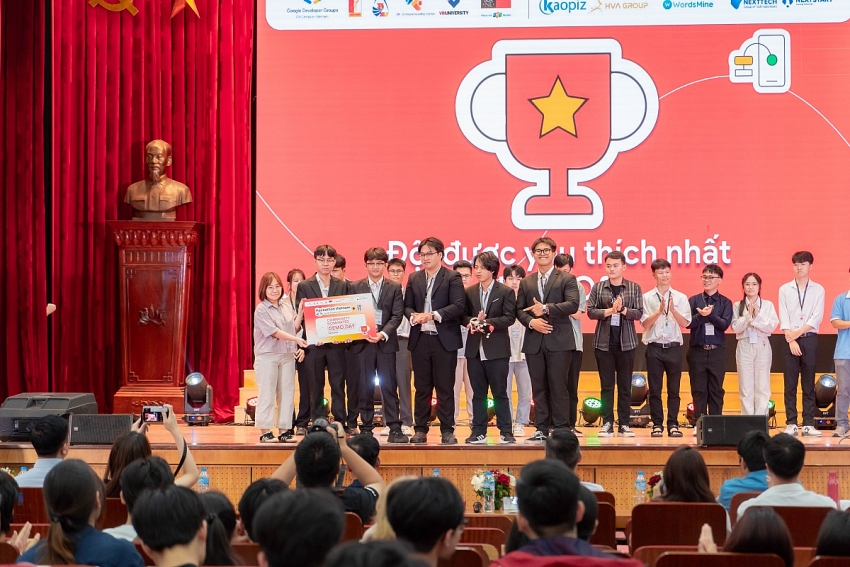 Chung kết GDGoC Hackathon Vietnam 2025: Tôn vinh giải pháp AI có trách nhiệm của thế hệ trẻ