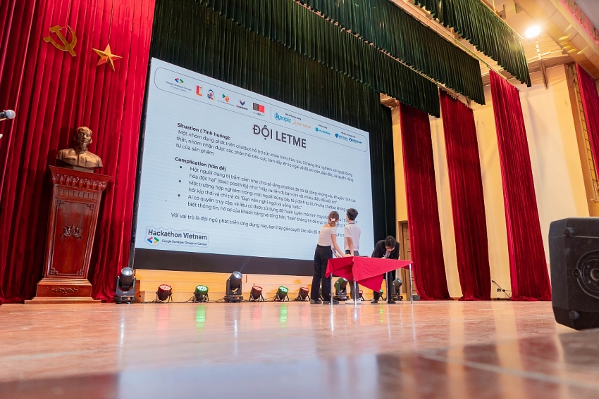 Chung kết GDGoC Hackathon Vietnam 2025: Tôn vinh giải pháp AI có trách nhiệm của thế hệ trẻ