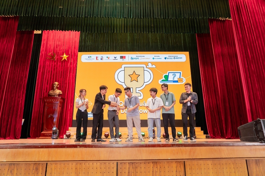 Chung kết GDGoC Hackathon Vietnam 2025: Tôn vinh giải pháp AI có trách nhiệm của thế hệ trẻ