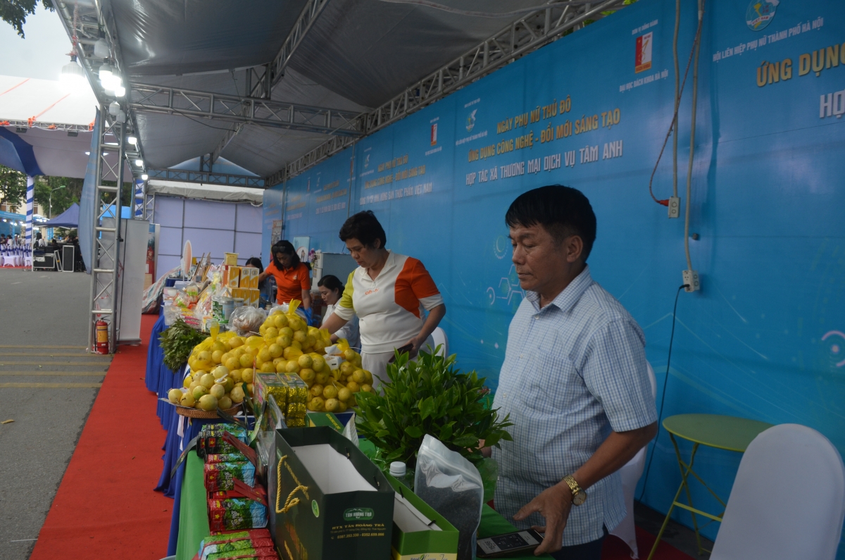 Tôn vinh phụ nữ Thủ đô ứng dụng công nghệ thúc đẩy chuyển đổi số, kinh tế số