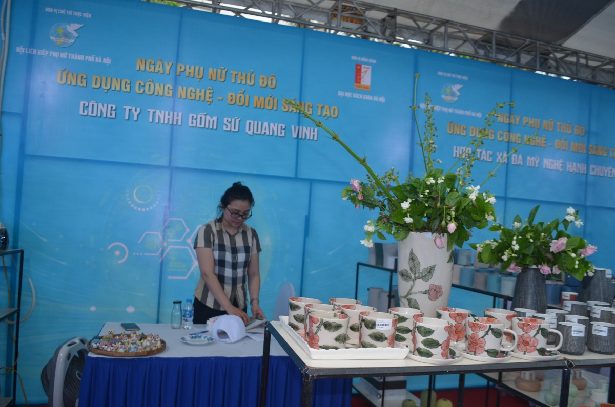 Tôn vinh phụ nữ Thủ đô ứng dụng công nghệ thúc đẩy chuyển đổi số, kinh tế số