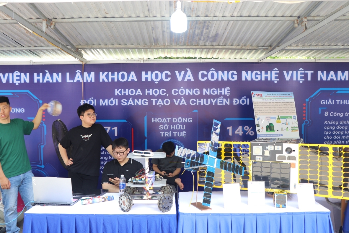Trưng bày sản phẩm khoa học công nghệ - Đất nước tiến bước kỷ nguyên vươn mình