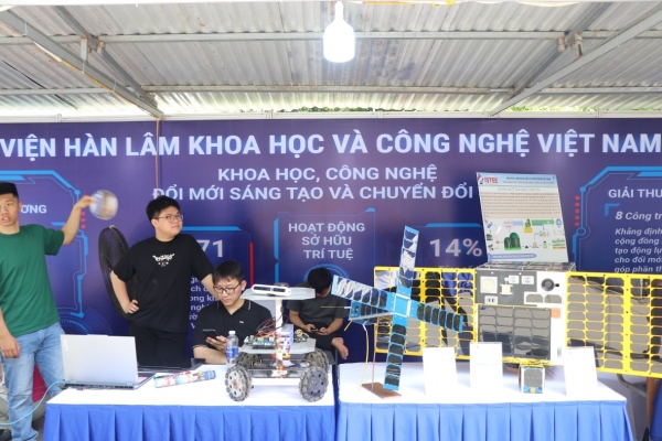 Trưng bày sản phẩm khoa học công nghệ - Đất nước tiến bước kỷ nguyên vươn mình