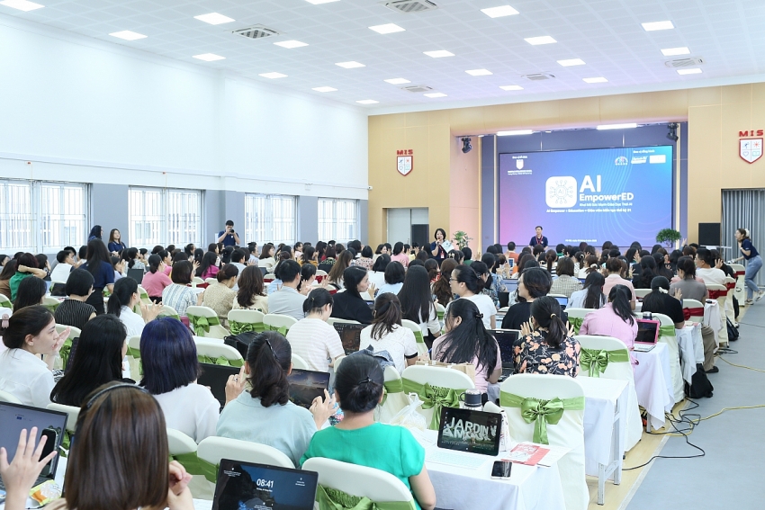 Giáo viên Thủ đô lên dây cót thời AI: Giảm áp lực dạy - học, tăng chiều sâu tri thức