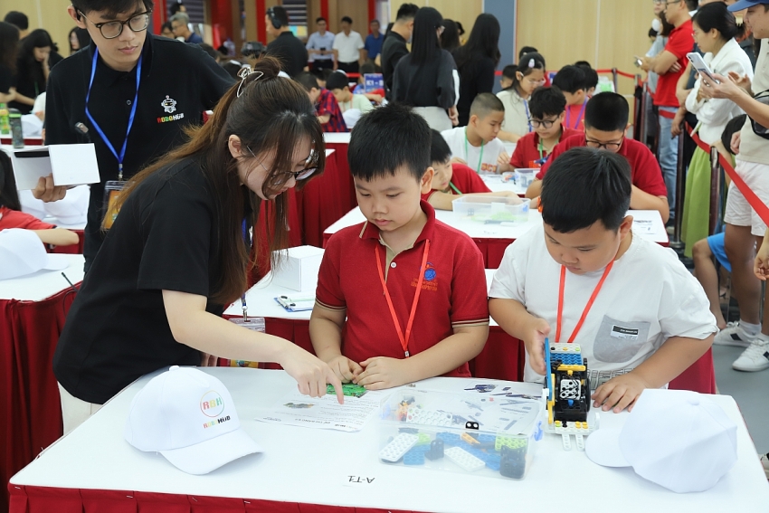 Chung kết STEAMCUP 2024 - 2025: Học sinh Hà Nội tranh tài mô phỏng cứu trợ thiên tai