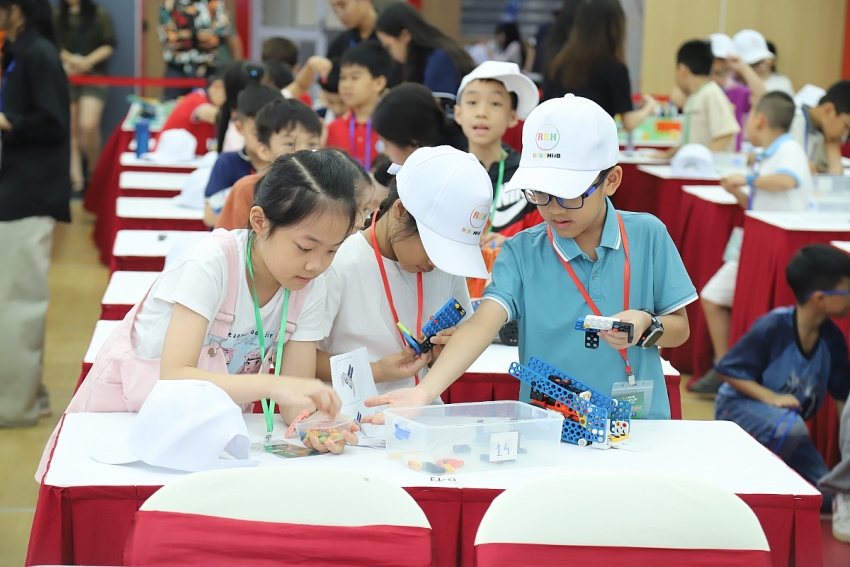 Chung kết STEAMCUP 2024 - 2025: Học sinh Hà Nội tranh tài mô phỏng cứu trợ thiên tai