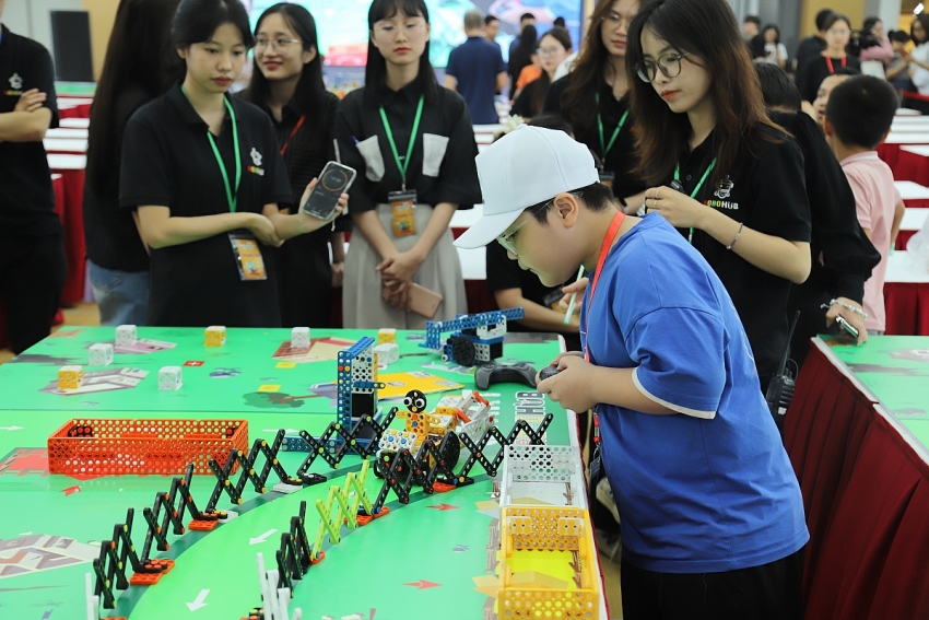 Chung kết STEAMCUP 2024 - 2025: Học sinh Hà Nội tranh tài mô phỏng cứu trợ thiên tai