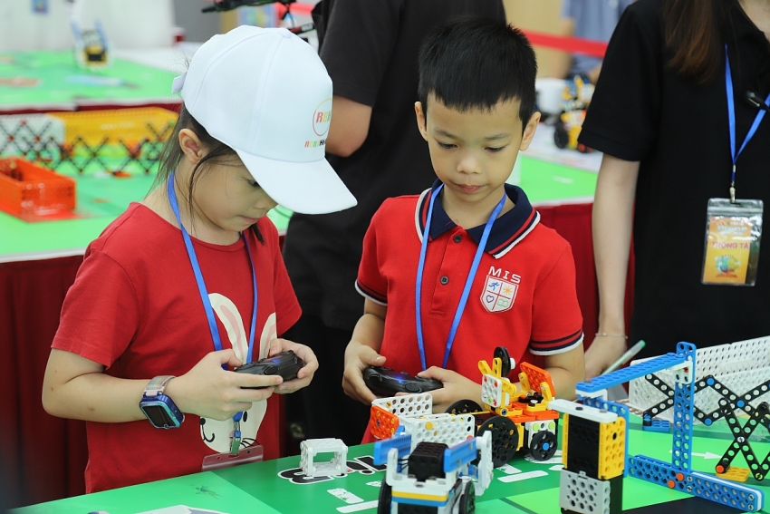 Chung kết STEAMCUP 2024 - 2025: Học sinh Hà Nội tranh tài mô phỏng cứu trợ thiên tai