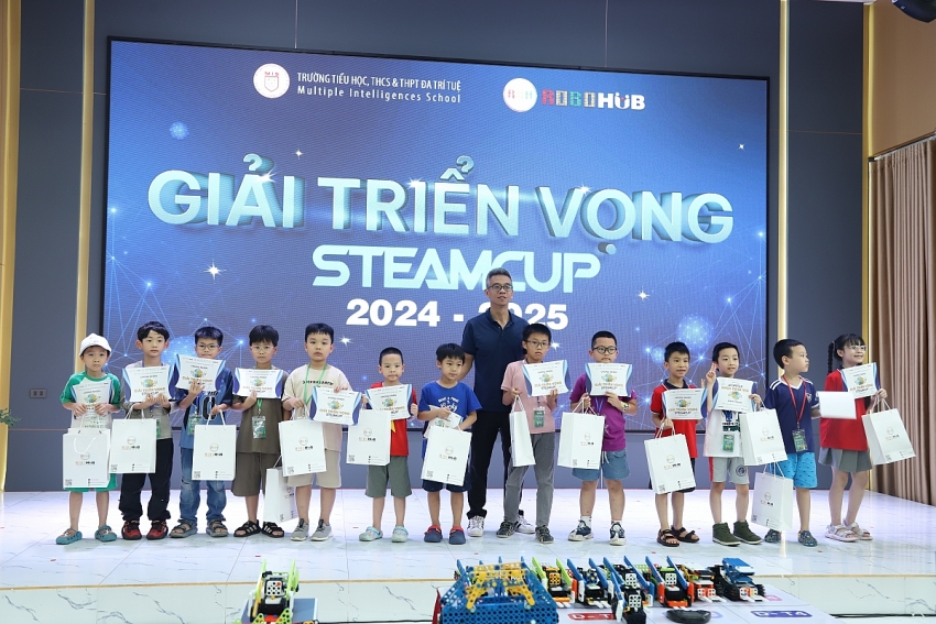 Chung kết STEAMCUP 2024 - 2025: Học sinh Hà Nội tranh tài mô phỏng cứu trợ thiên tai