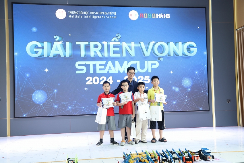 Chung kết STEAMCUP 2024 - 2025: Học sinh Hà Nội tranh tài mô phỏng cứu trợ thiên tai