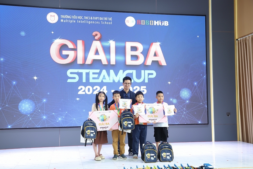 Chung kết STEAMCUP 2024 - 2025: Học sinh Hà Nội tranh tài mô phỏng cứu trợ thiên tai