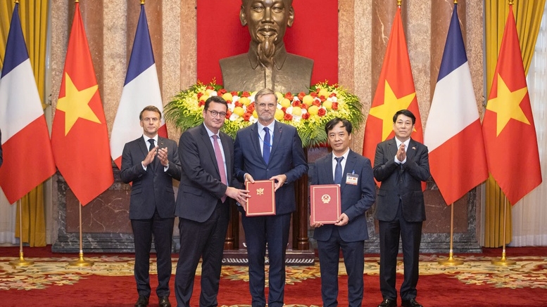 Thúc đẩy hợp tác với Pháp trong lĩnh vực công nghệ vũ trụ và hàng không