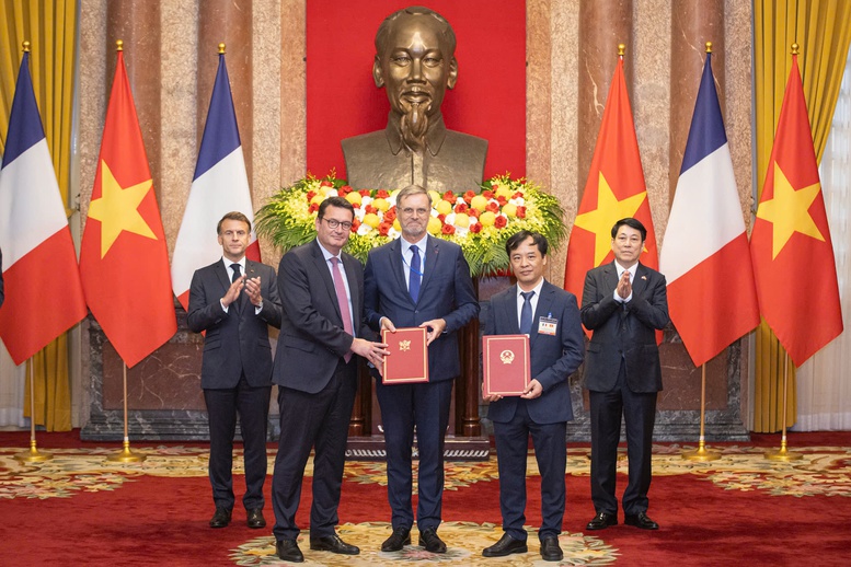 Thúc đẩy hợp tác với Pháp trong lĩnh vực công nghệ vũ trụ và hàng không