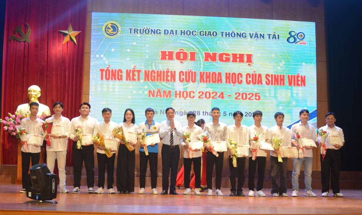 Đề tài NCKH sinh viên Trường Đại học Giao thông Vận tải có tính sáng tạo và ứng dụng thực tiễn cao