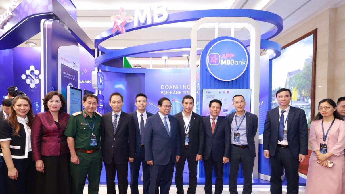Tin tức ngân hàng nổi bật tuần qua: MB trình diễn Biz MBBank tại sự kiện chuyển đổi số
