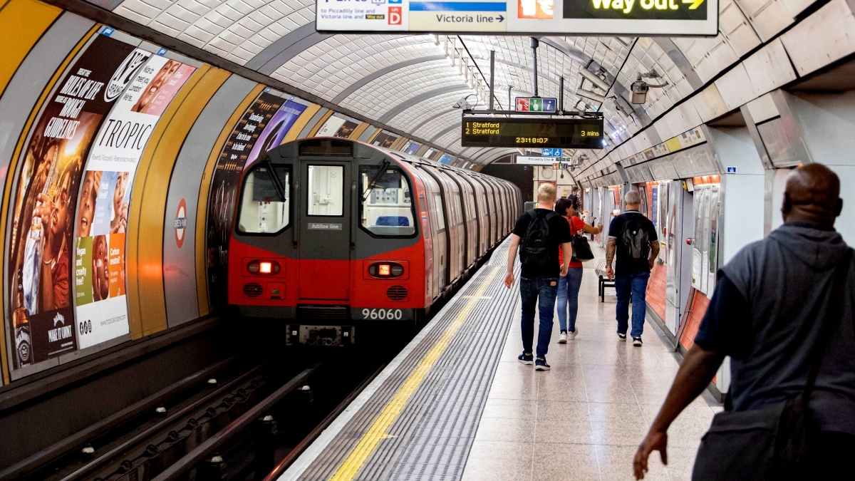 TfL đang đẩy mạnh ứng dụng trí tuệ nhân tạo (AI) nhằm nâng cao an toàn cho hành khách tại các sân ga