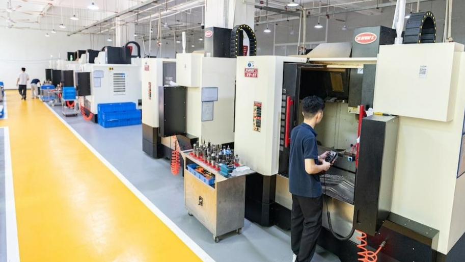 Ép phun nhanh - tối ưu hóa trong sản xuất đèn hậu ô tô