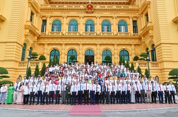 Chủ tịch nước Lương Cường gặp mặt, tuyên dương người làm báo tiêu biểu