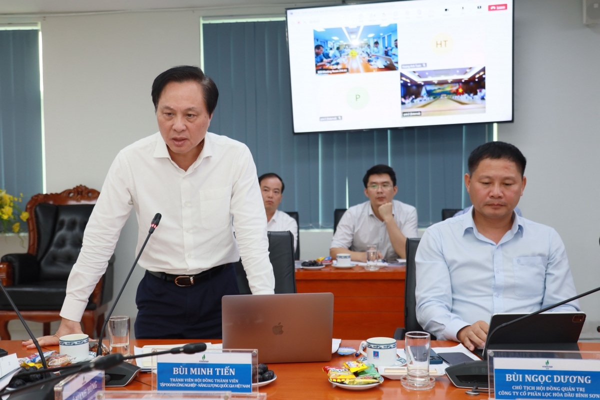 Ông Bùi Minh Tiến - Thành viên HĐQT Petrovietnam đề nghị BSR tiếp tục nghiên cứu các giải chiến lược về các công tác thị trường và đẩy mạnh việc đầu tư phù hợp với xu hướng chuyển dịch năng lượng hiện nay.